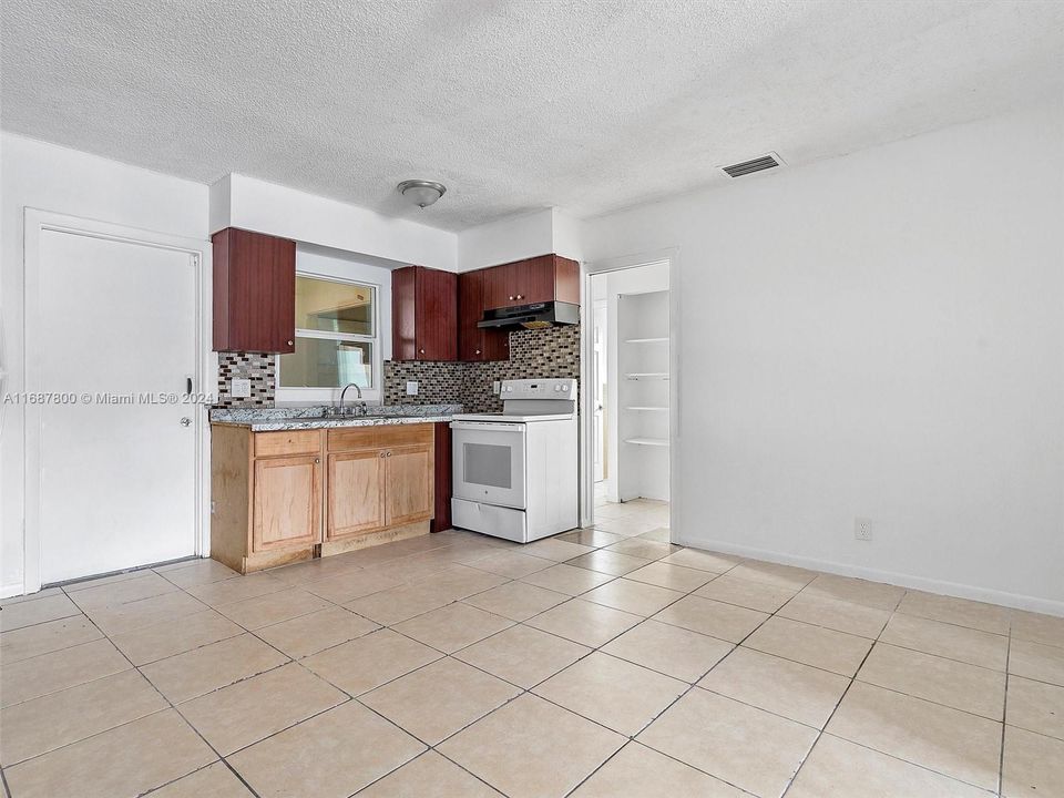 For Sale: $375,000 (3 beds, 2 baths, 1167 Square Feet)