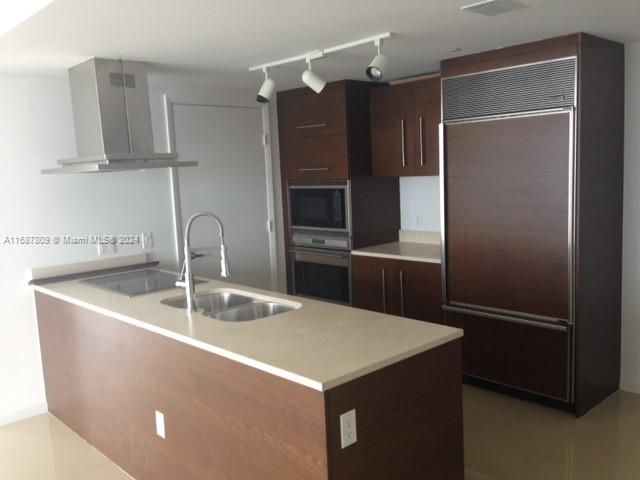 For Rent: $5,000 (2 beds, 2 baths, 1255 Square Feet)