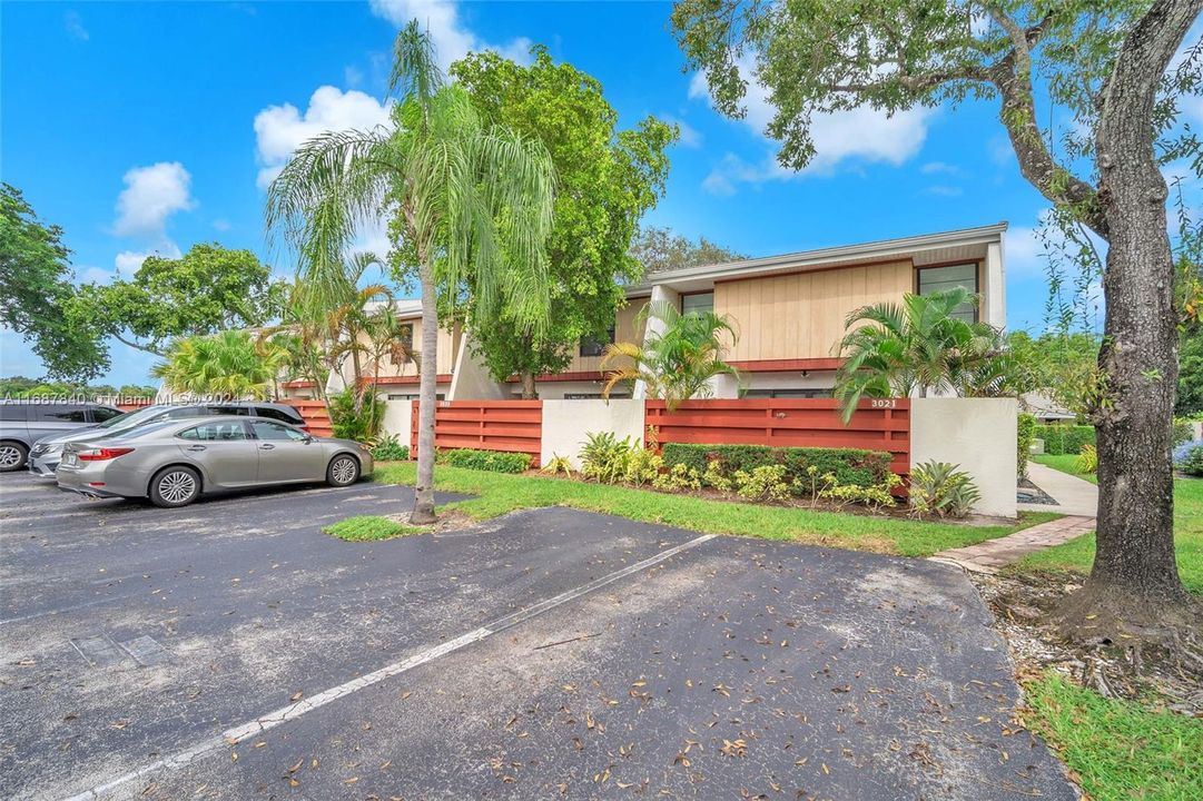 For Sale: $550,000 (3 beds, 2 baths, 1850 Square Feet)