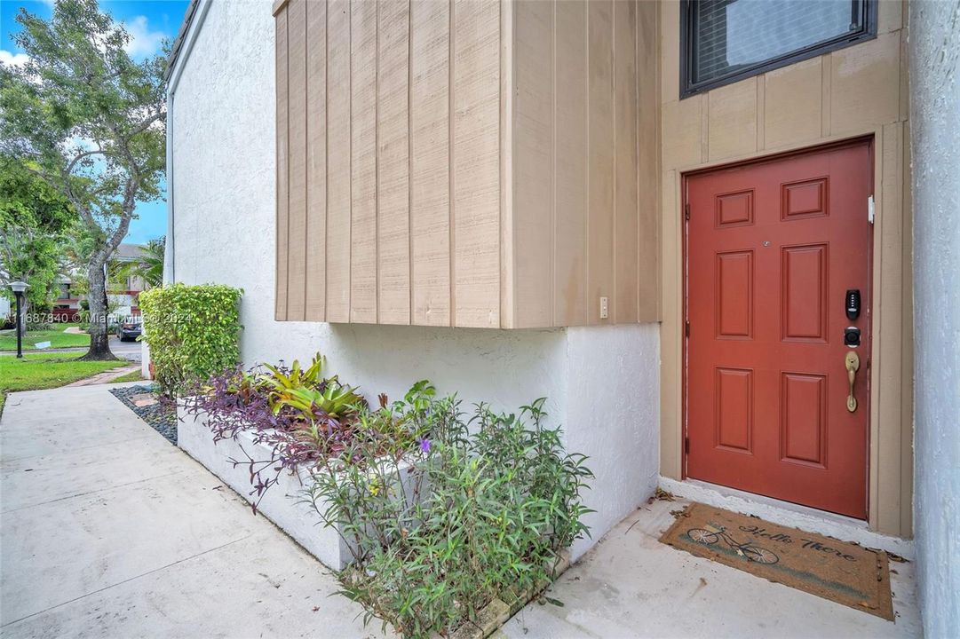 For Sale: $550,000 (3 beds, 2 baths, 1850 Square Feet)