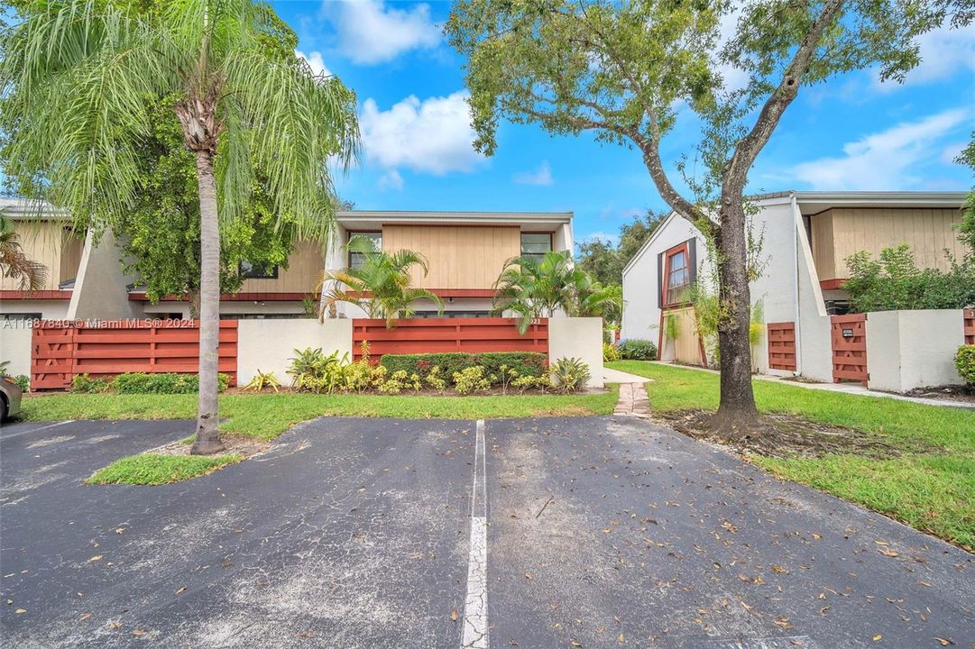 For Sale: $550,000 (3 beds, 2 baths, 1850 Square Feet)