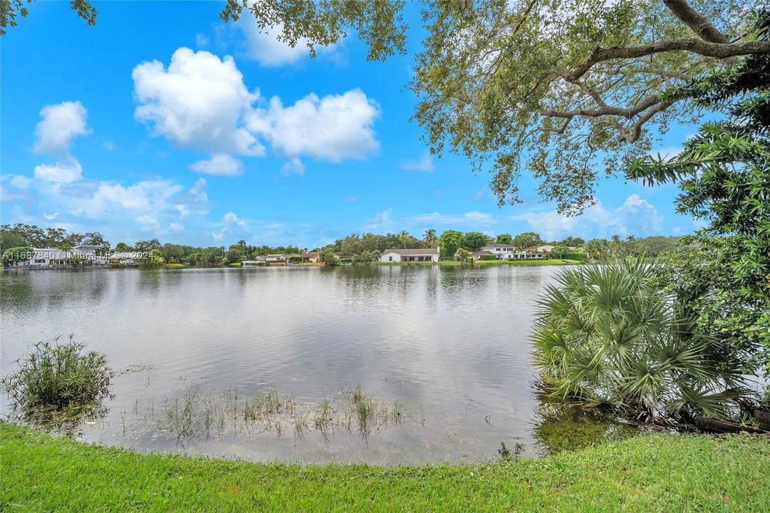 For Sale: $550,000 (3 beds, 2 baths, 1850 Square Feet)