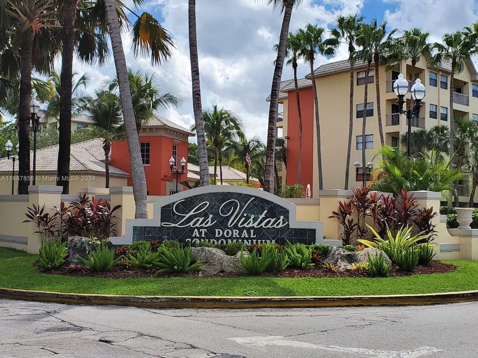 Active With Contract: $1,950 (1 beds, 1 baths, 810 Square Feet)