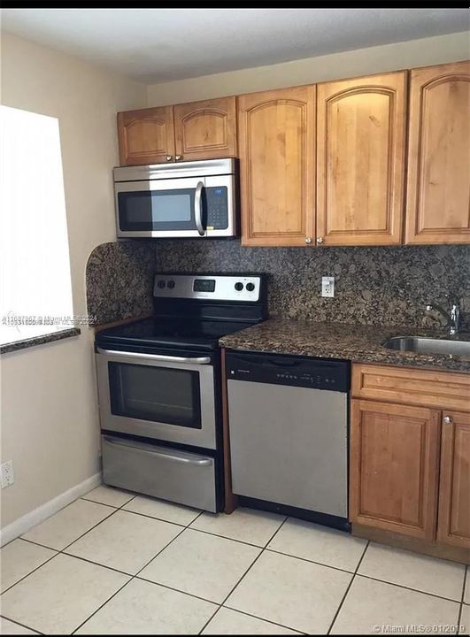 For Rent: $2,200 (2 beds, 2 baths, 1050 Square Feet)