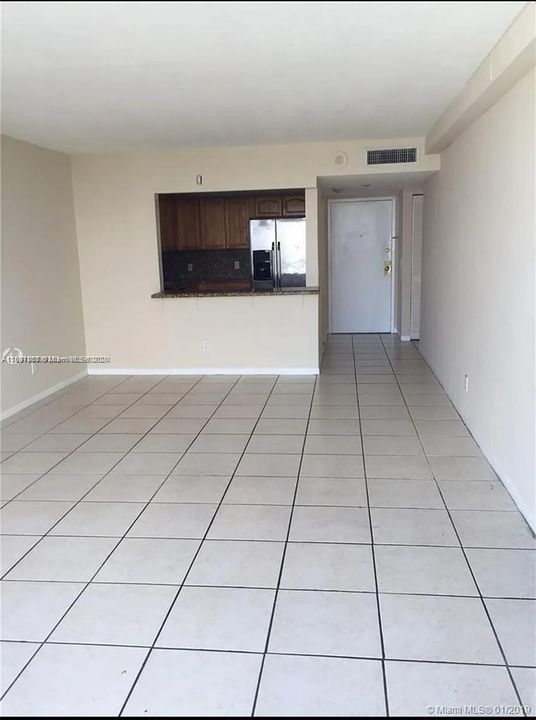 For Rent: $2,200 (2 beds, 2 baths, 1050 Square Feet)