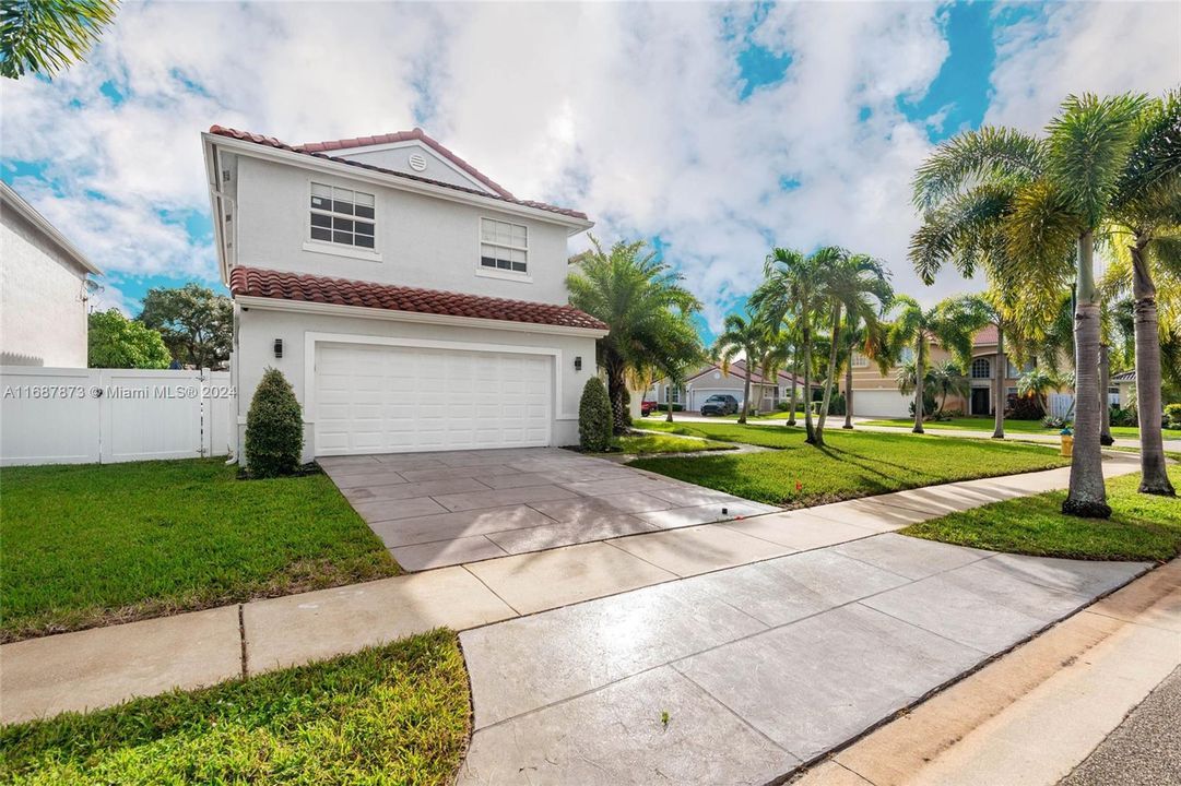 For Sale: $835,000 (4 beds, 2 baths, 2216 Square Feet)