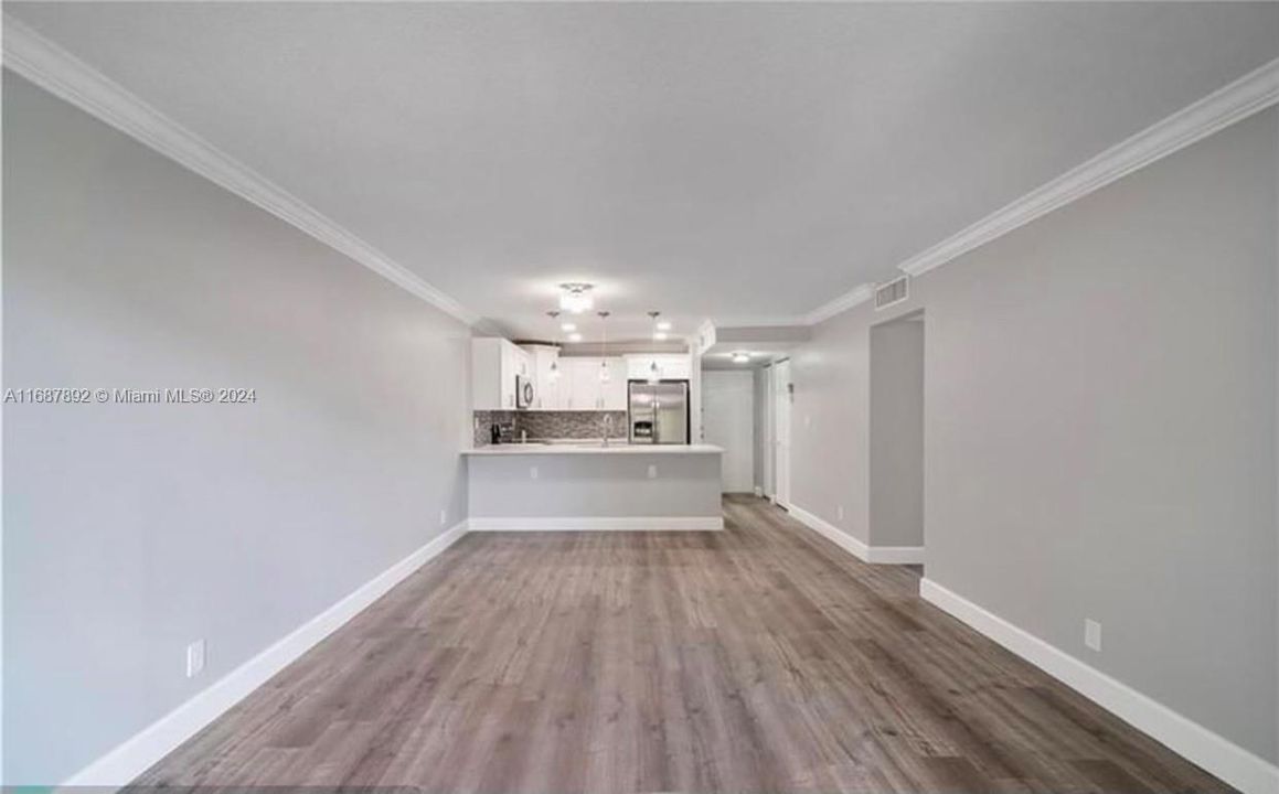 For Rent: $2,200 (2 beds, 1 baths, 850 Square Feet)