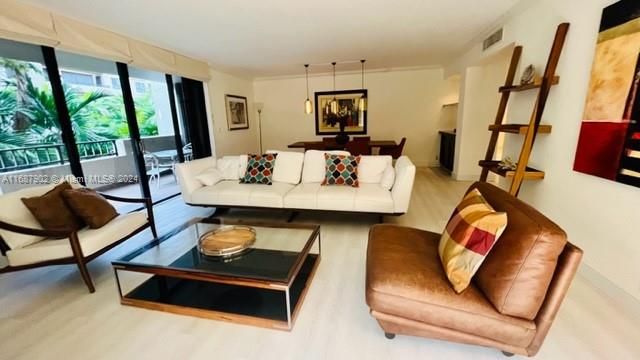 En Venta: $1,260,000 (3 camas, 2 baños, 1820 Pies cuadrados)