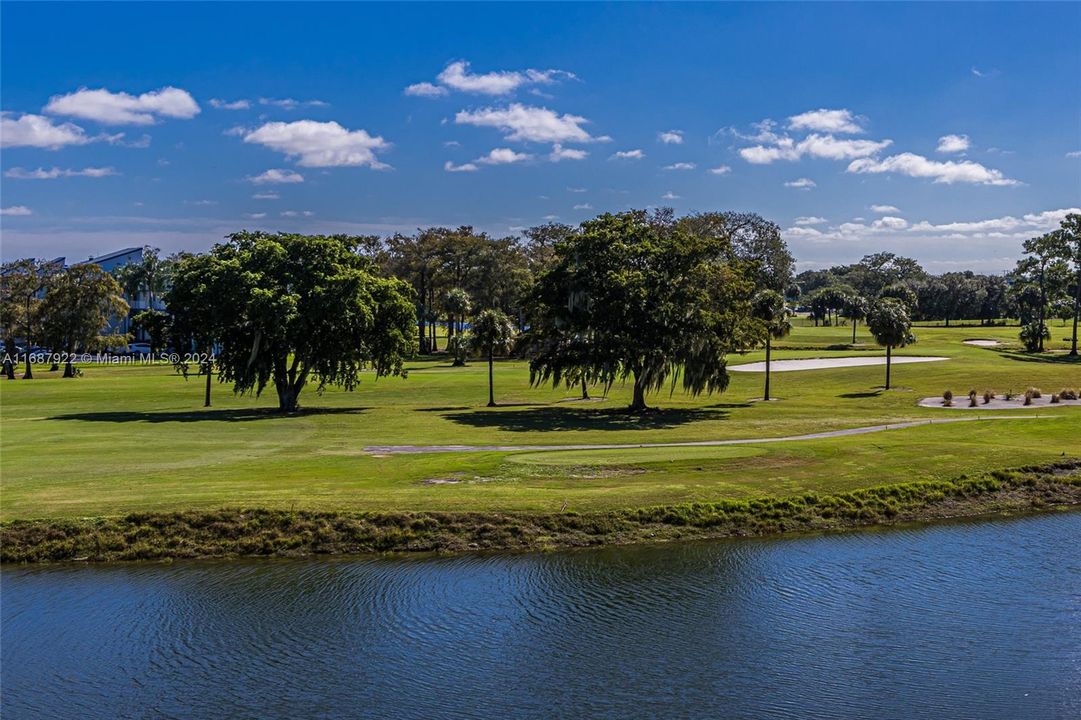 AMAZING GOLF & WATER VIEW FROM FLORIDA ROOM & BEDROOM