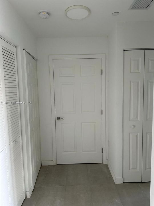 For Rent: $2,100 (2 beds, 2 baths, 862 Square Feet)