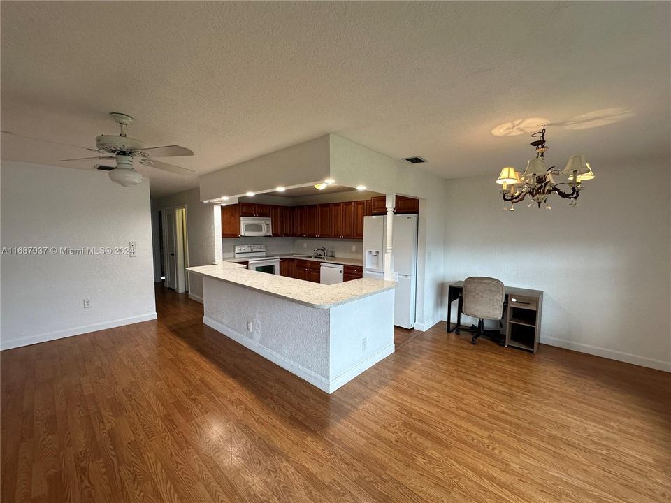 For Sale: $225,000 (1 beds, 2 baths, 1046 Square Feet)