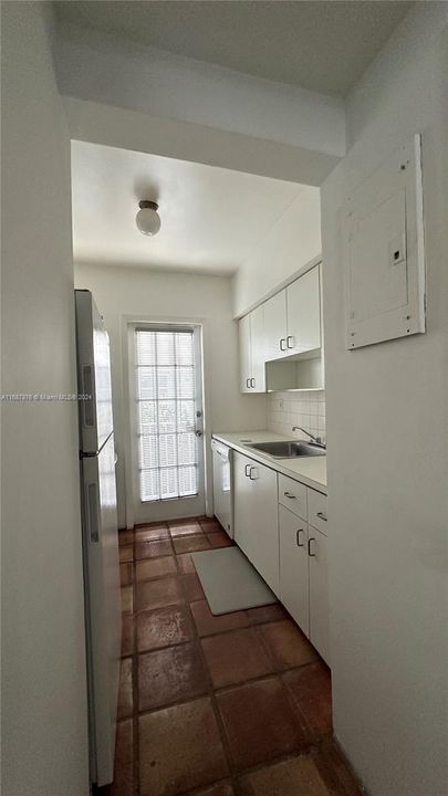 For Sale: $349,500 (1 beds, 1 baths, 660 Square Feet)