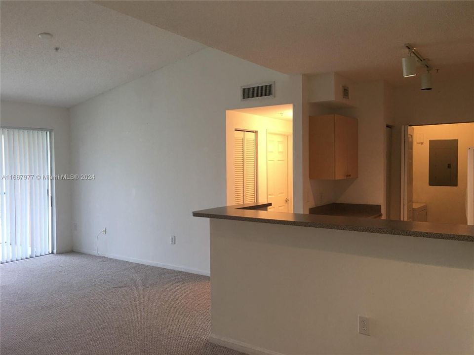 For Rent: $1,780 (1 beds, 1 baths, 691 Square Feet)