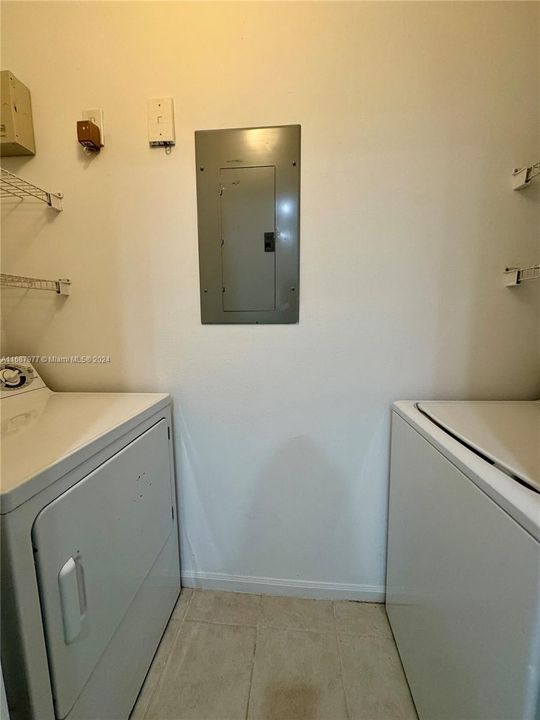 Active With Contract: $1,690 (1 beds, 1 baths, 691 Square Feet)