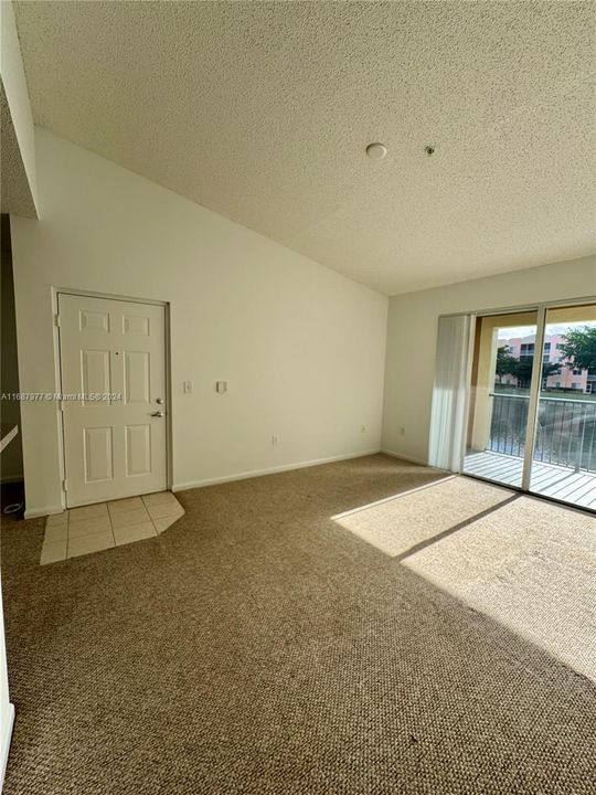 Active With Contract: $1,690 (1 beds, 1 baths, 691 Square Feet)