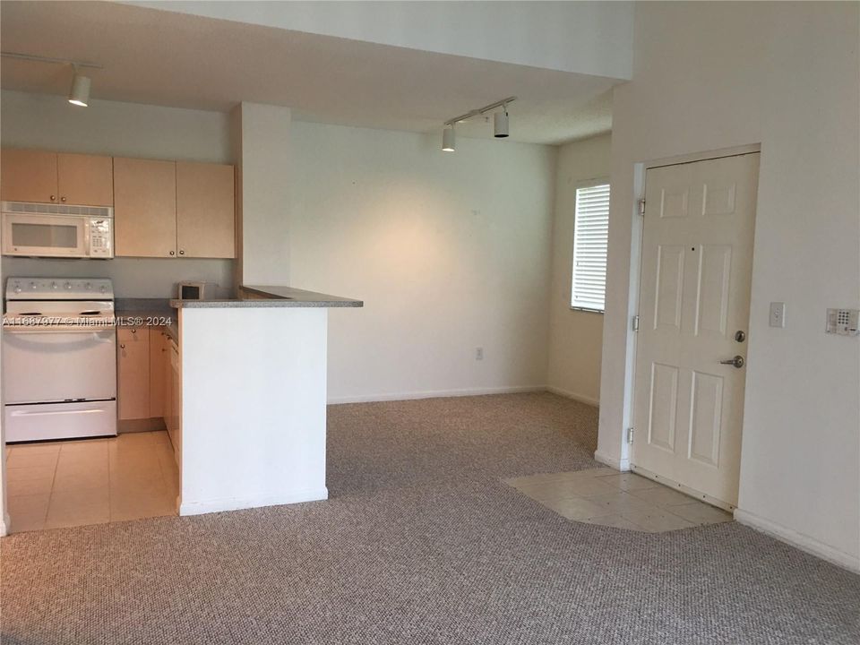 For Rent: $1,780 (1 beds, 1 baths, 691 Square Feet)