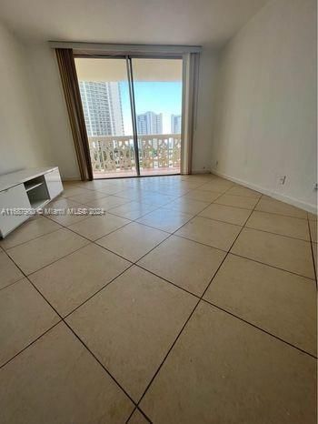 For Rent: $1,950 (1 beds, 1 baths, 750 Square Feet)