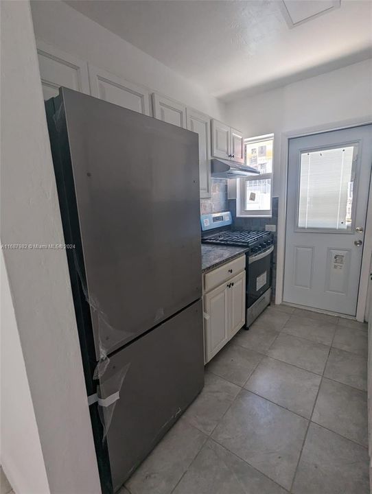 For Rent: $2,800 (2 beds, 2 baths, 950 Square Feet)