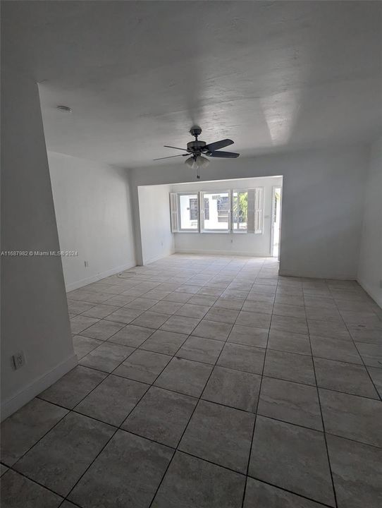 For Rent: $2,800 (2 beds, 2 baths, 950 Square Feet)