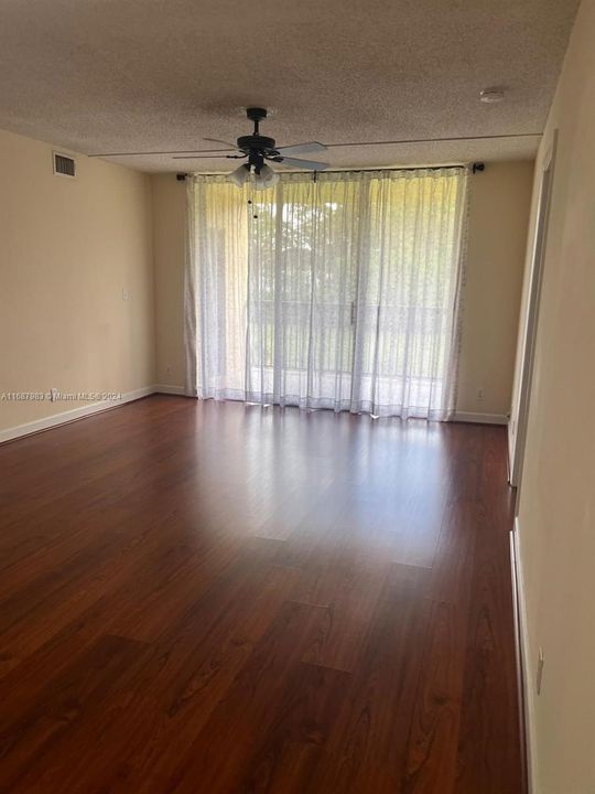 For Rent: $2,150 (2 beds, 2 baths, 1106 Square Feet)