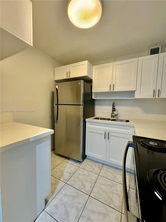 For Rent: $1,600 (1 beds, 1 baths, 765 Square Feet)