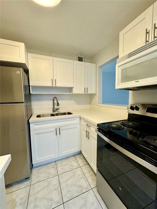 For Rent: $1,600 (1 beds, 1 baths, 765 Square Feet)