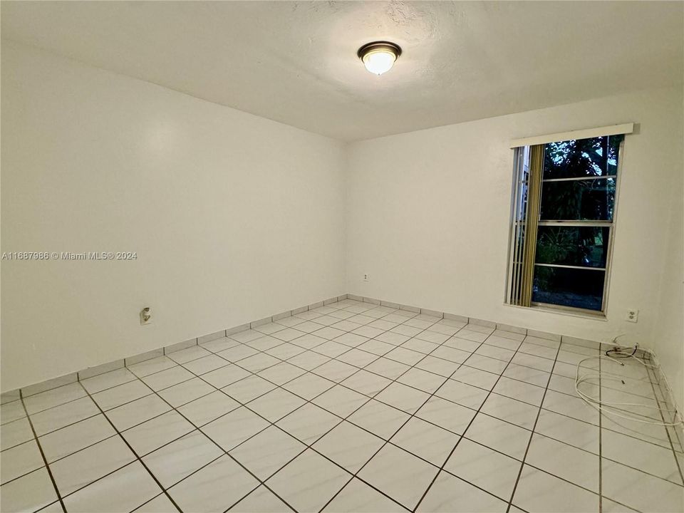 For Rent: $1,600 (1 beds, 1 baths, 765 Square Feet)