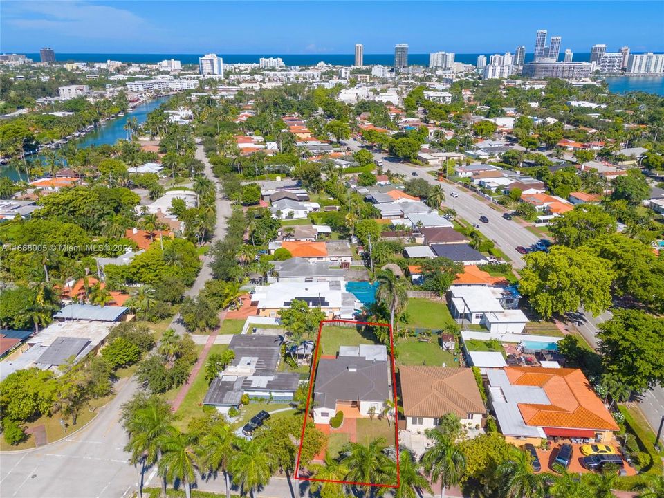 For Sale: $995,000 (3 beds, 3 baths, 1800 Square Feet)