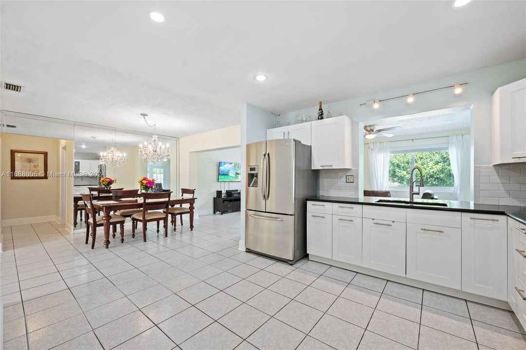 For Sale: $685,000 (4 beds, 2 baths, 1812 Square Feet)