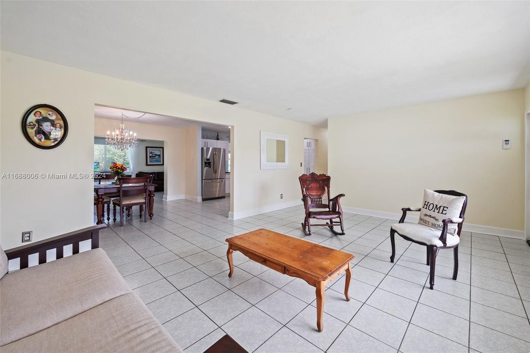 For Sale: $685,000 (4 beds, 2 baths, 1812 Square Feet)