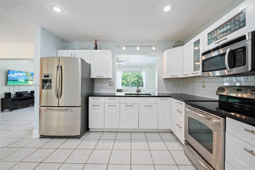 For Sale: $685,000 (4 beds, 2 baths, 1812 Square Feet)