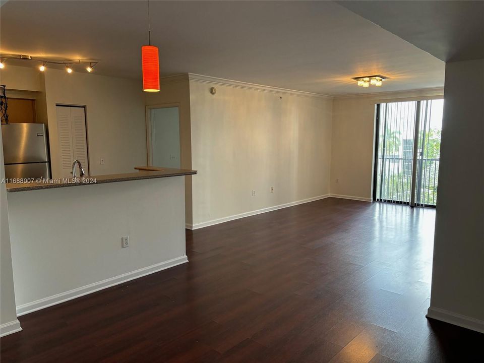 For Rent: $2,500 (2 beds, 2 baths, 1121 Square Feet)