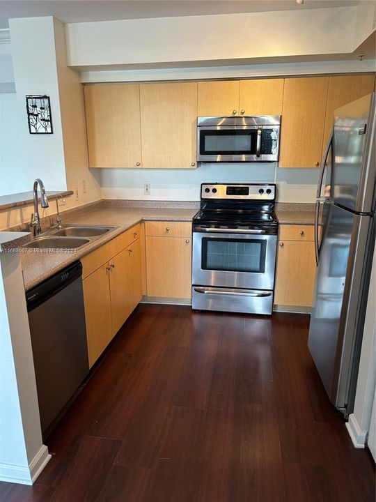 For Rent: $2,500 (2 beds, 2 baths, 1121 Square Feet)