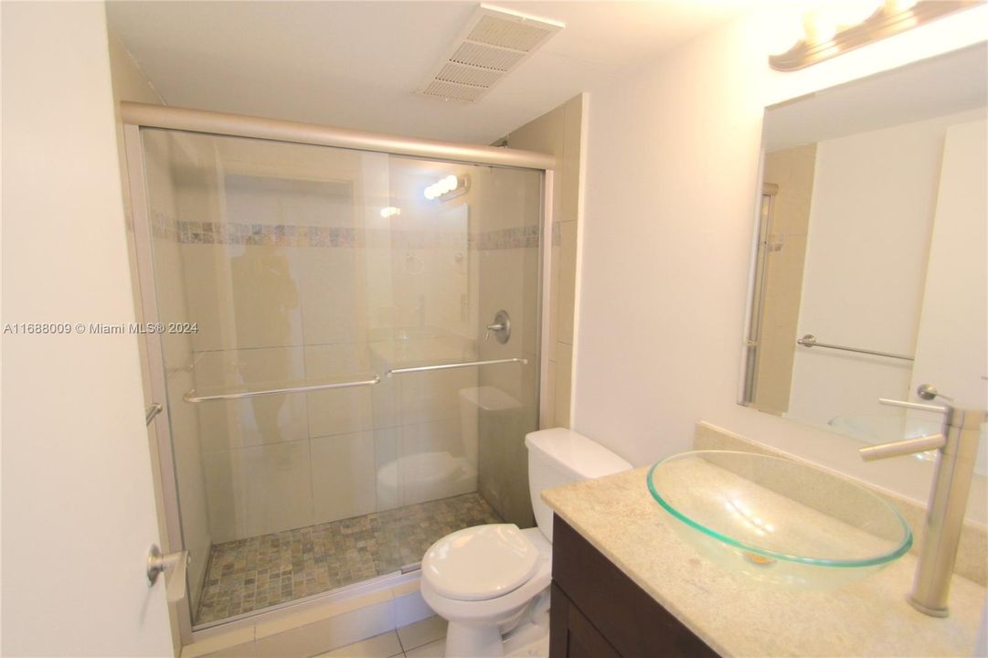 For Sale: $325,000 (1 beds, 1 baths, 578 Square Feet)