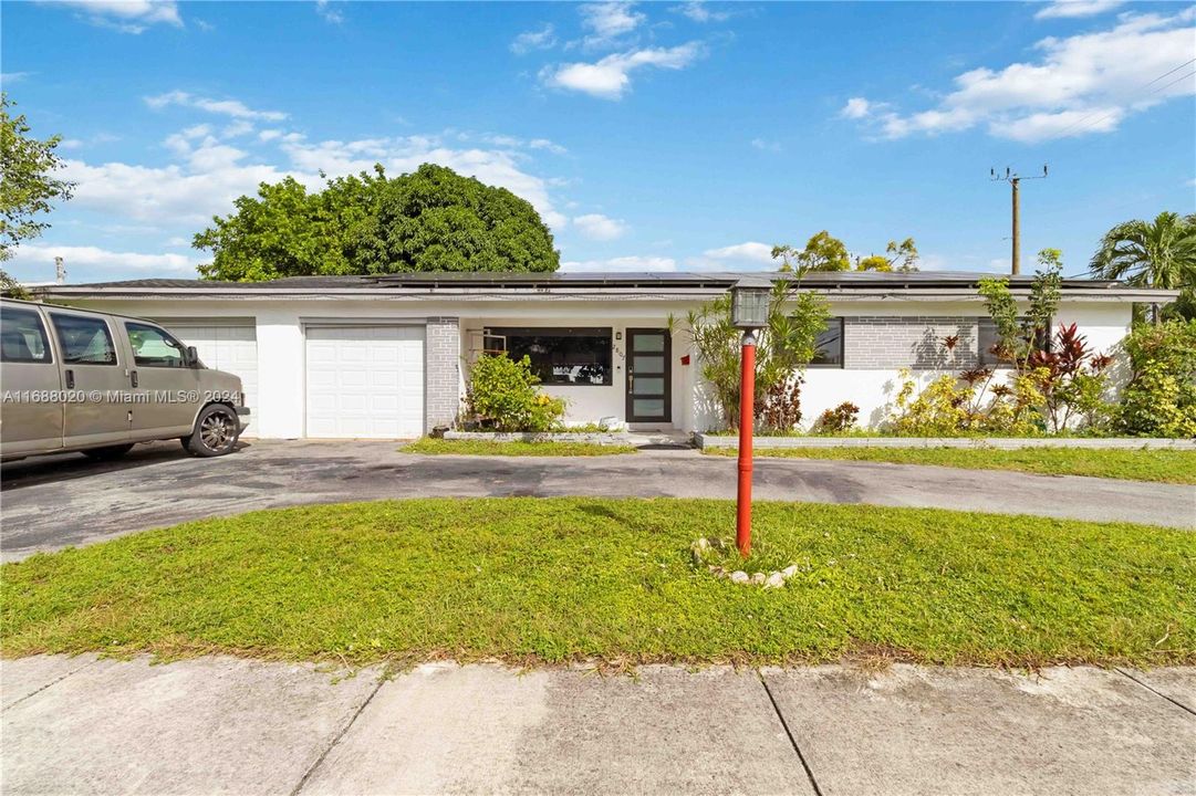 For Sale: $699,000 (3 beds, 2 baths, 1514 Square Feet)