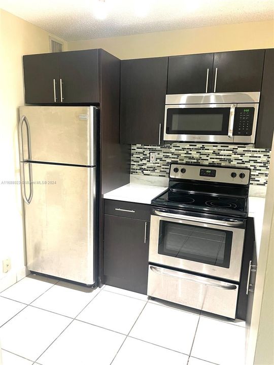 For Rent: $2,000 (1 beds, 1 baths, 862 Square Feet)