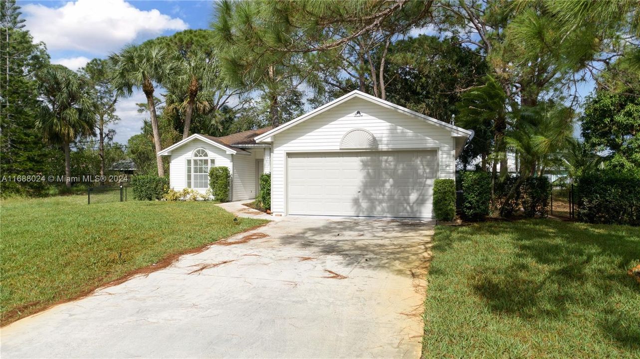 Front of home and driveway