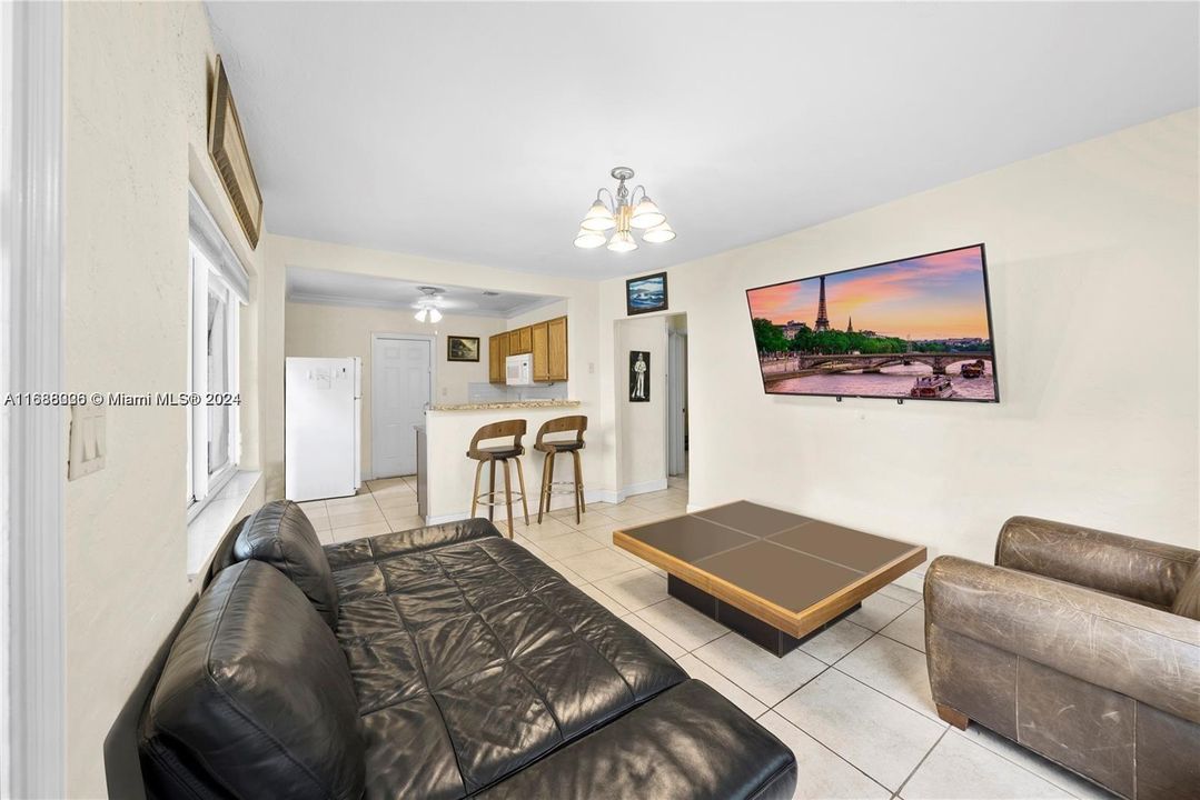 For Sale: $442,000 (2 beds, 1 baths, 702 Square Feet)