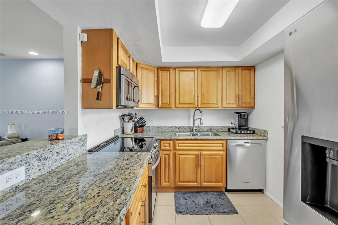 For Sale: $420,000 (2 beds, 1 baths, 960 Square Feet)