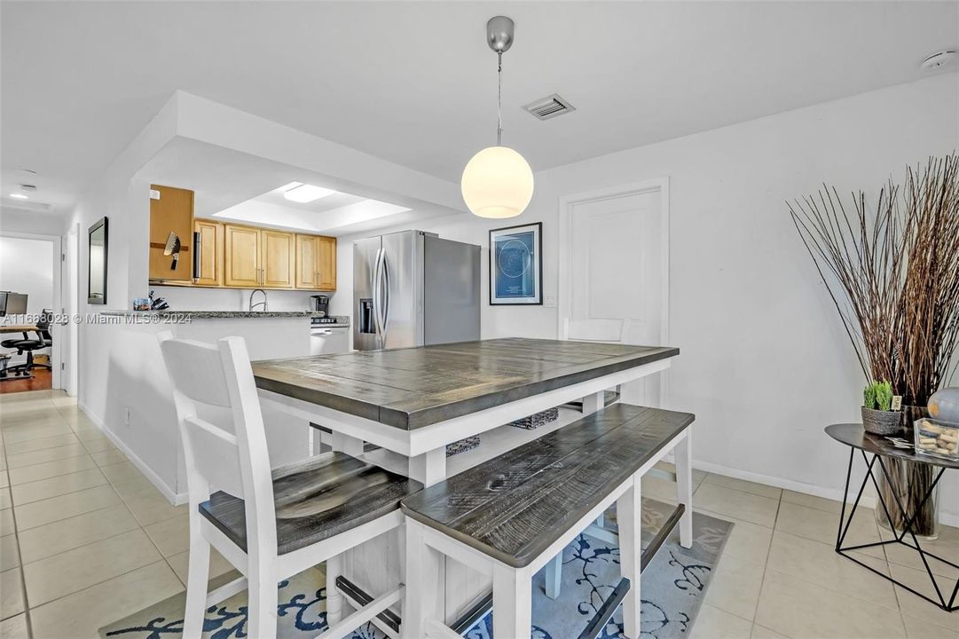 For Sale: $420,000 (2 beds, 1 baths, 960 Square Feet)