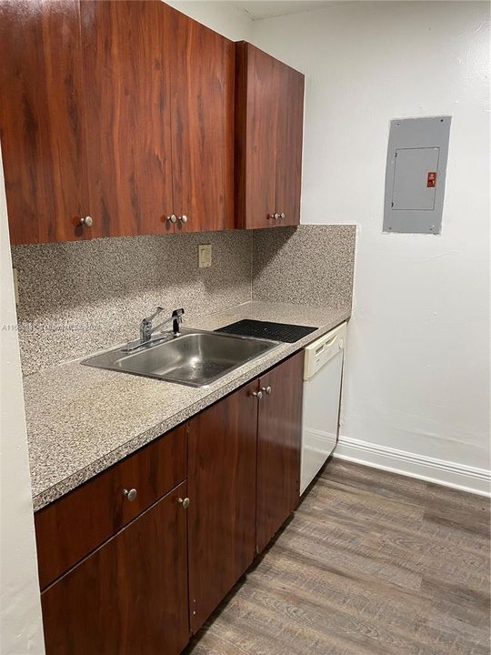 For Rent: $2,000 (1 beds, 1 baths, 583 Square Feet)