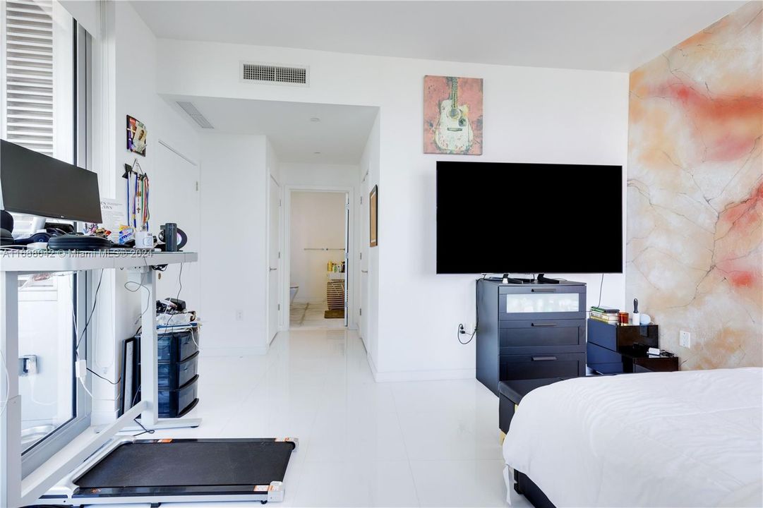 For Sale: $829,000 (1 beds, 2 baths, 1018 Square Feet)