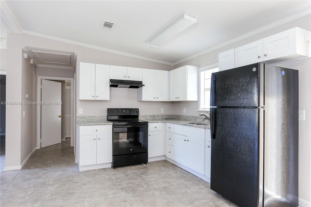 For Rent: $2,320 (3 beds, 2 baths, 1056 Square Feet)