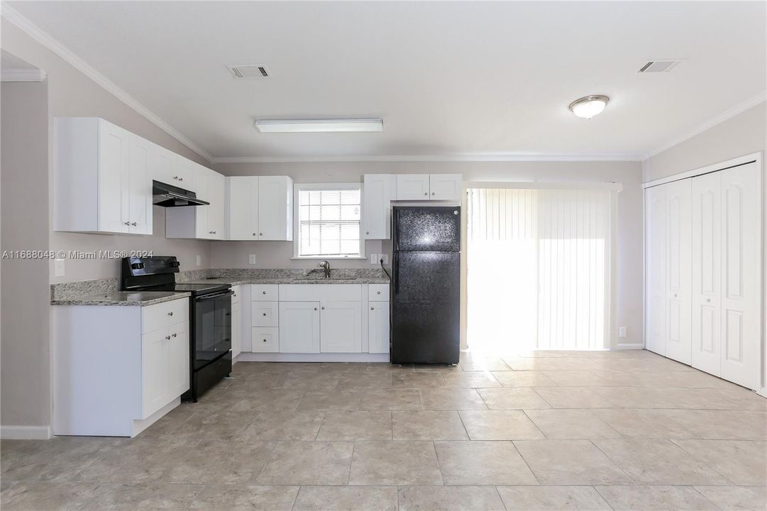 For Rent: $2,320 (3 beds, 2 baths, 1056 Square Feet)