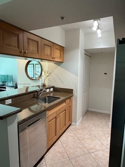 For Rent: $4,350 (2 beds, 2 baths, 1080 Square Feet)