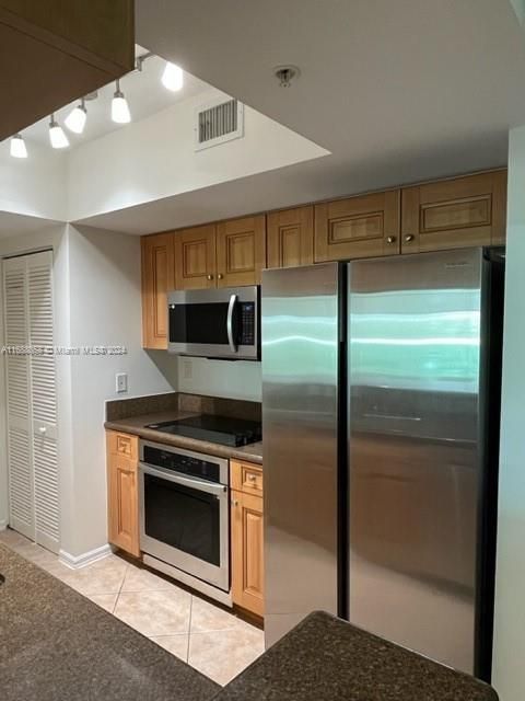 For Rent: $4,350 (2 beds, 2 baths, 1080 Square Feet)