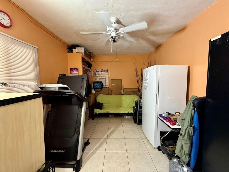 For Rent: $3,500 (3 beds, 2 baths, 1384 Square Feet)