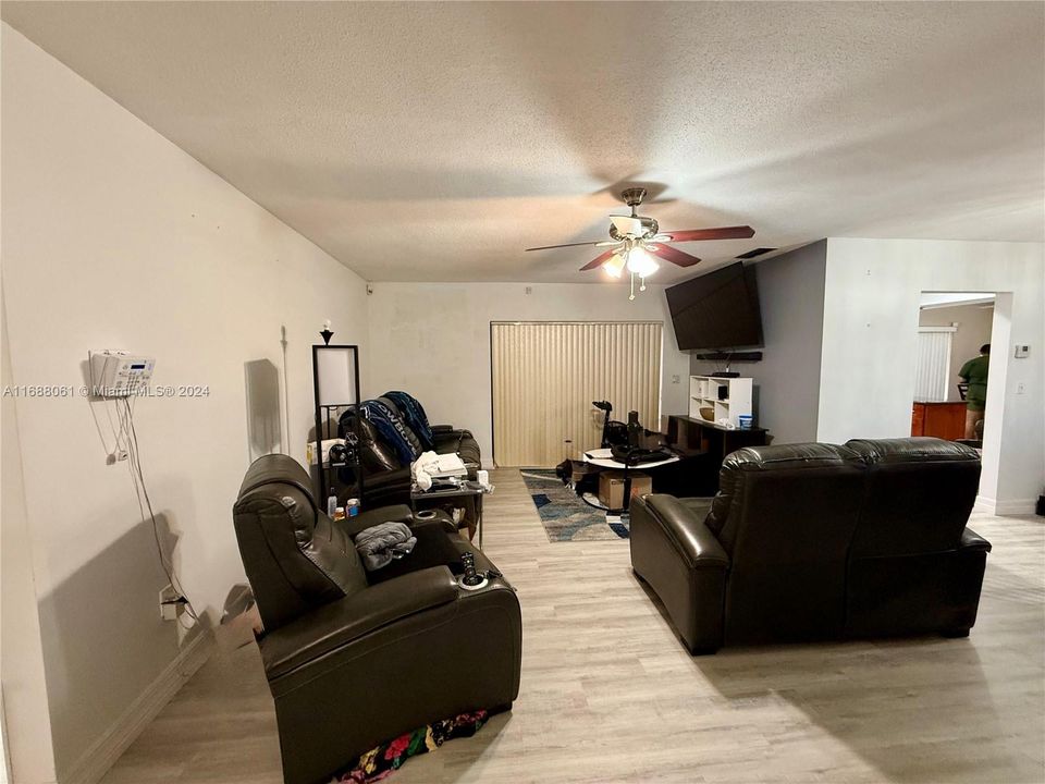 For Rent: $3,500 (3 beds, 2 baths, 1384 Square Feet)