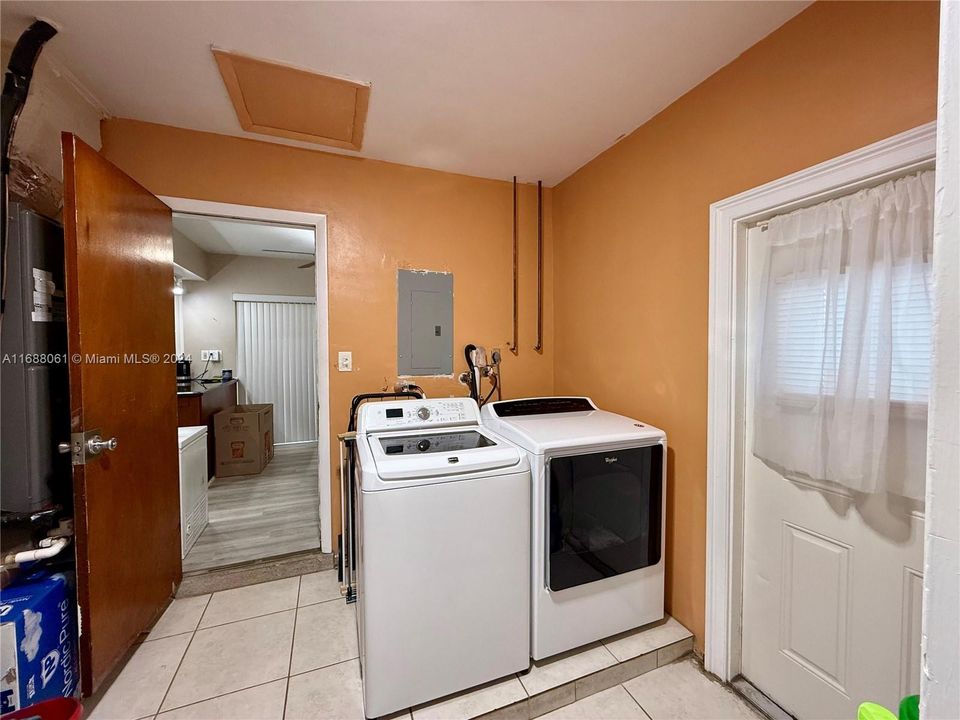 For Rent: $3,500 (3 beds, 2 baths, 1384 Square Feet)