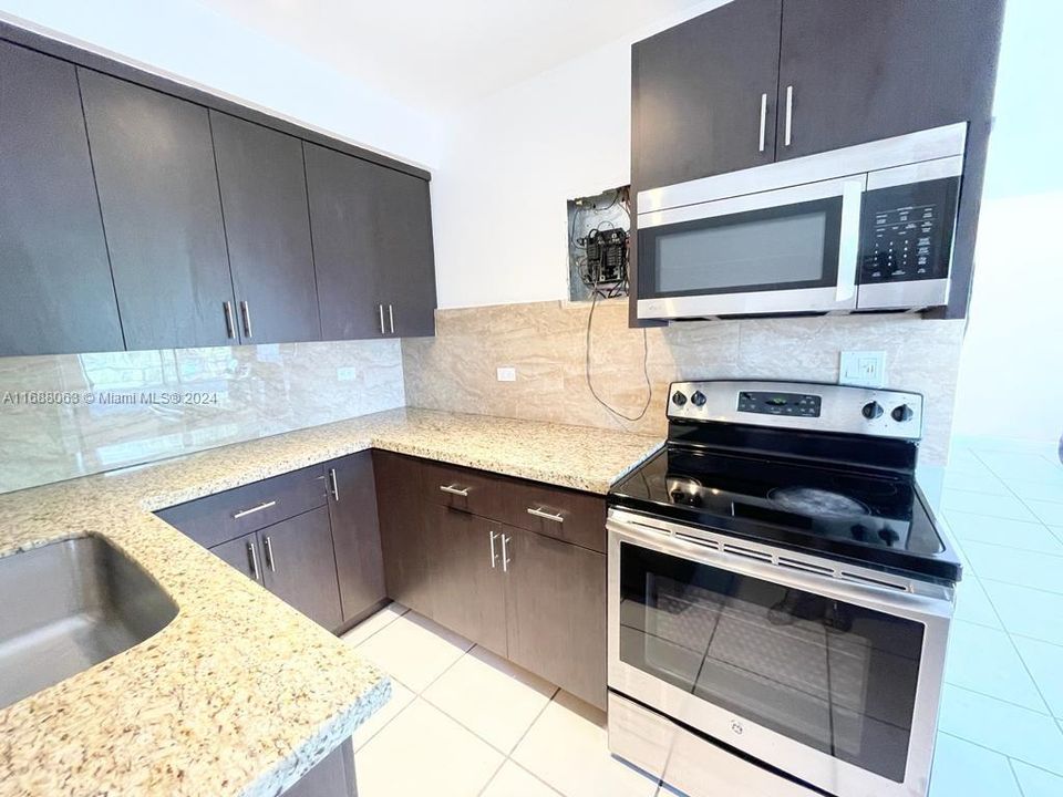 For Rent: $1,750 (1 beds, 1 baths, 6596 Square Feet)